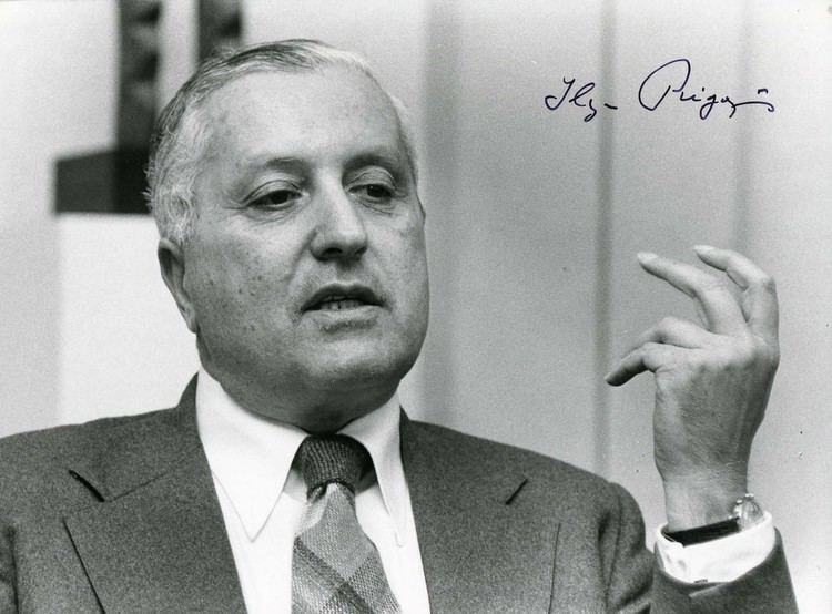 Ilya Prigogine in his UT Austin office (alternate view)