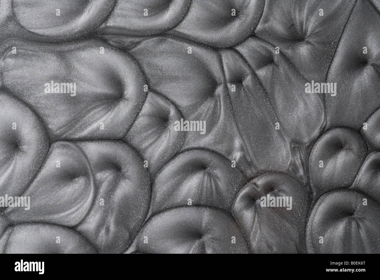 Rayleigh-Bénard convection cells (hexagonal pattern)